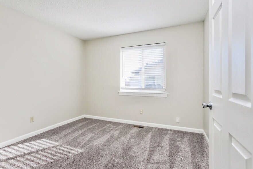 Building Photo - 1253 Advance Dr