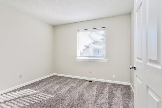 Building Photo - 1253 Advance Dr