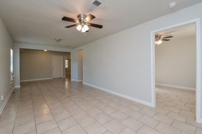 Building Photo - 2118 Thonig Rd