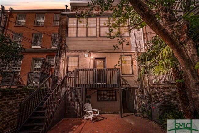 Building Photo - 117 E Jones St