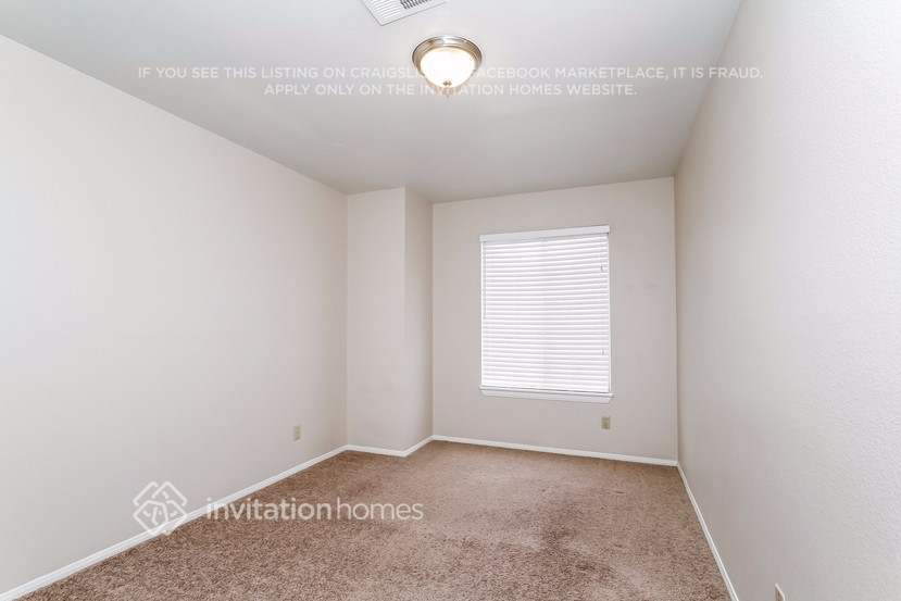 Building Photo - 7312 Queen Palm Dr