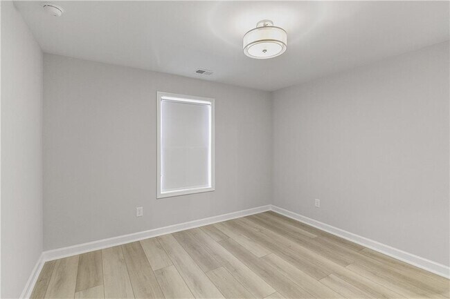Building Photo - 536 Cresentry Brook