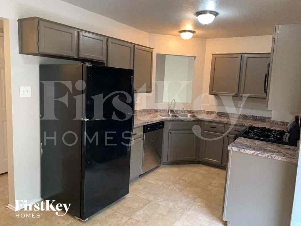 Building Photo - 2322 Piddler Dr