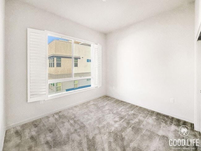 Building Photo - 3B/2BA Home with Private Elevator & Mountain Views!