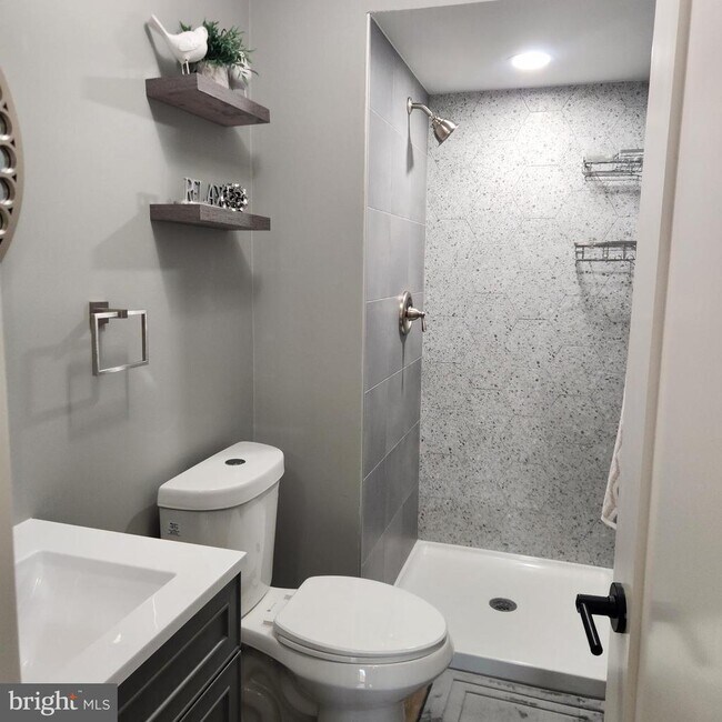 Building Photo - 16 Pickwick Pl