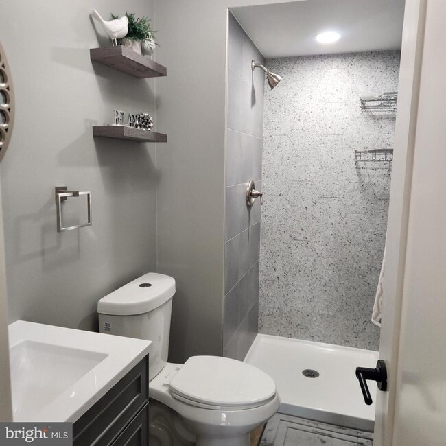 Building Photo - 16 Pickwick Pl