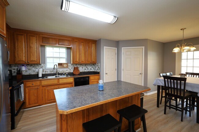 Building Photo - 500 Bryson Cir