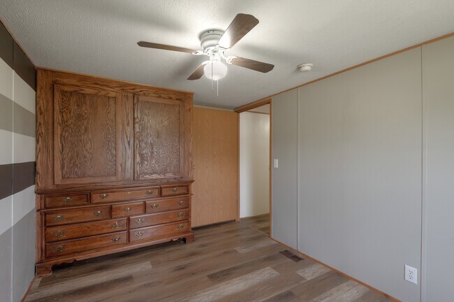 Building Photo - 37 C Riverside Ln