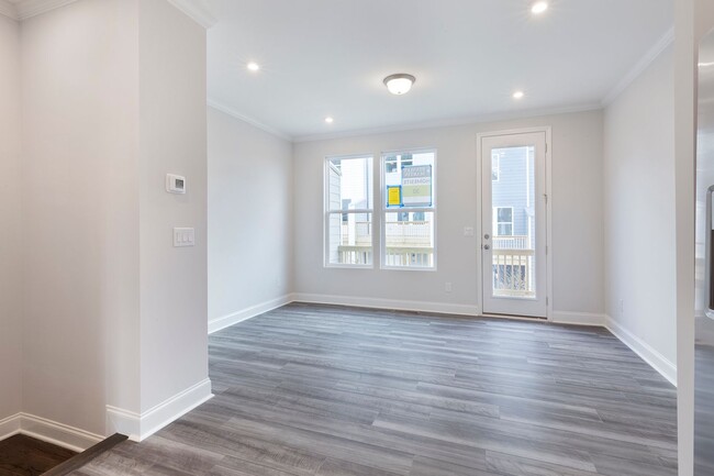 Building Photo - Newly Constructed 2/4 Townhome Directly on...