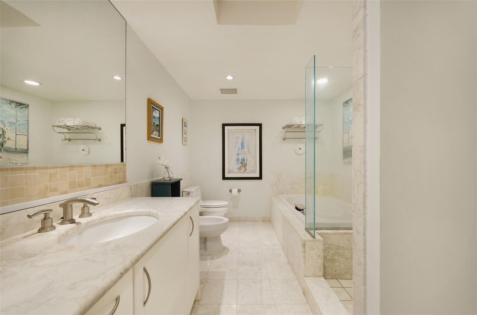 Building Photo - 1331 Brickell Bay Dr