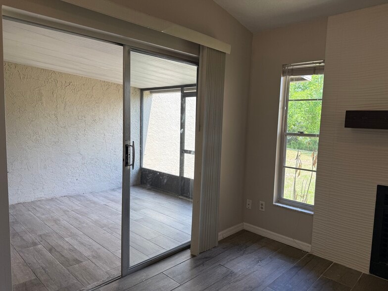 Building Photo - 160 Clear Lake Cir