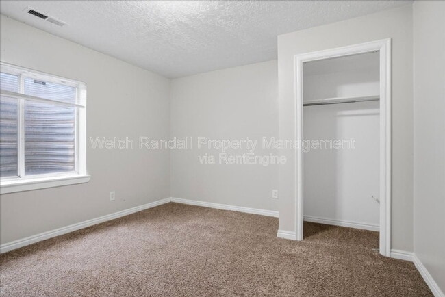 Building Photo - 9527 S Newkirk St