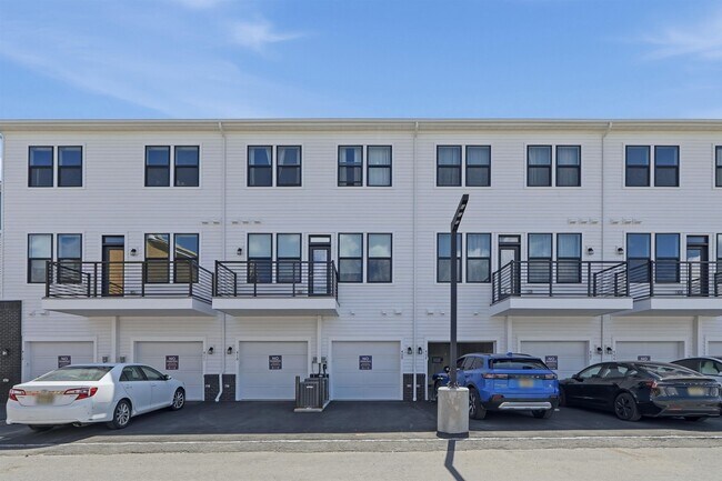 Building Photo - 400 Willow St