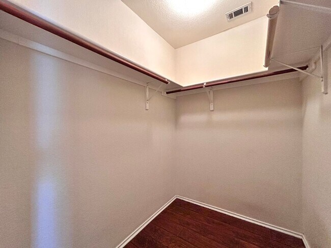 Building Photo - 3 Bed | 2 Bath – Cozy One-Level Home with ...