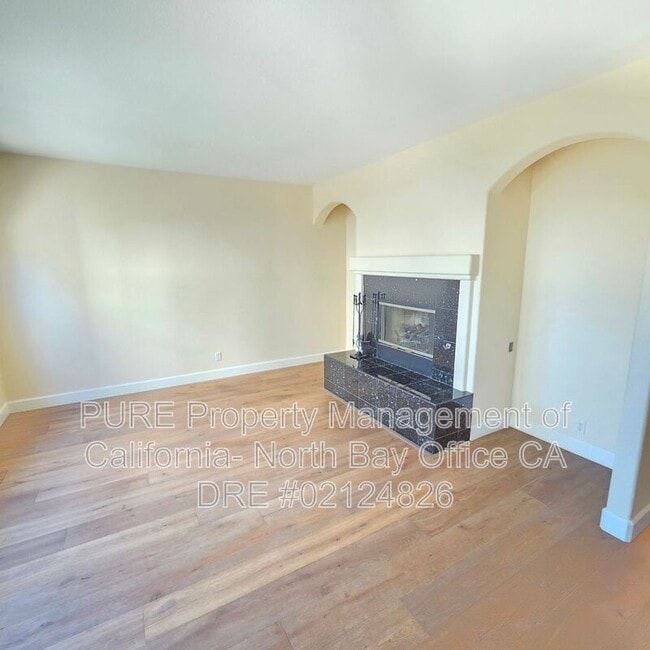 Building Photo - 565 Jorgensen St