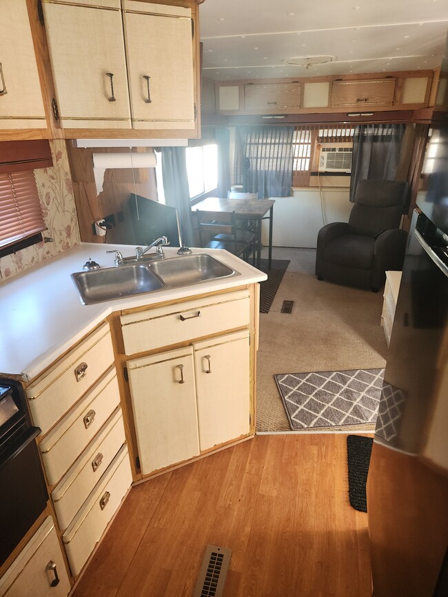 Building Photo - 38612 Fir Ave