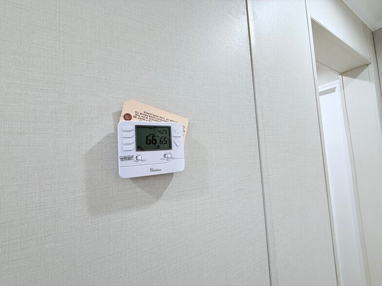 Building Photo - 29805 Jamestown Dr