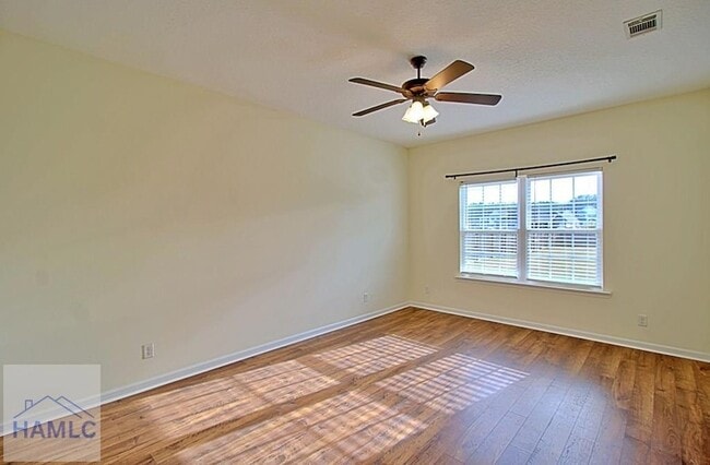 Building Photo - 452 Huntington Dr