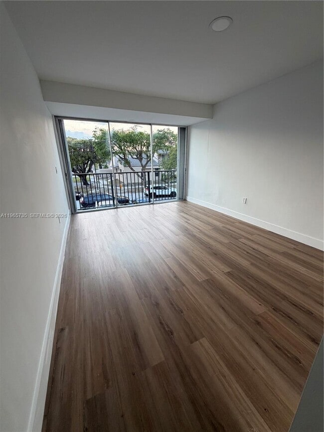 Building Photo - 9175 Fontainebleau Blvd