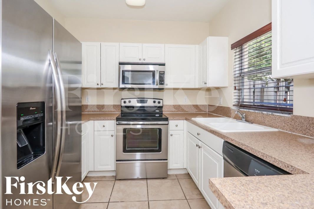 Building Photo - 2412 NE 41st Pl