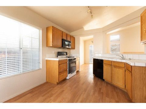 Building Photo - 3734 Hickory Ct