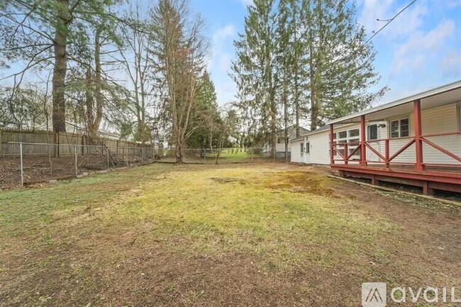 Building Photo - 13 Brookside Ave W
