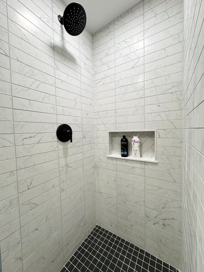 Building Photo - 240 Norgrove Ave