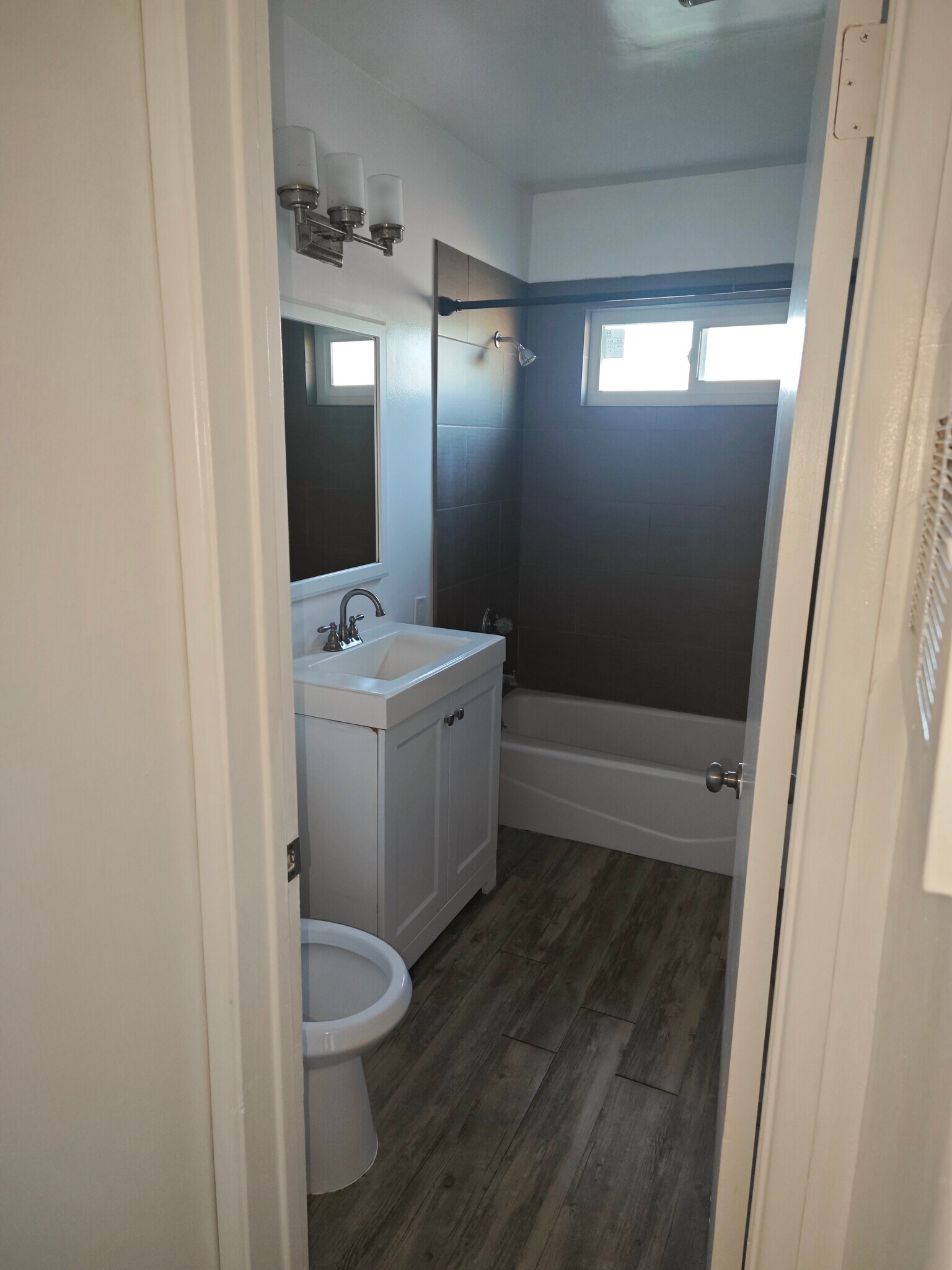 Building Photo - 444 W Regent St