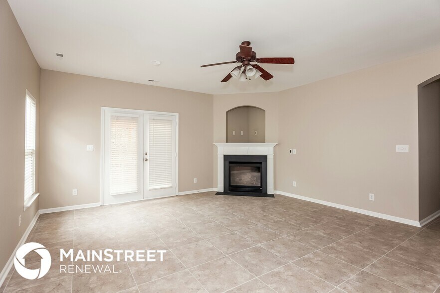 Building Photo - 400 Amersham Ln