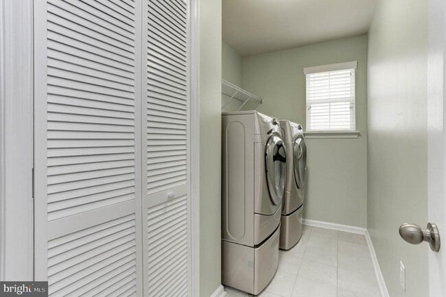 Building Photo - 6935 Heritage Crossing