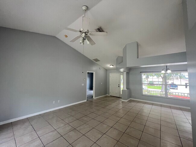 Building Photo - 824 Shore Breeze Way