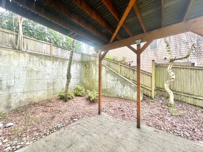 Building Photo - Charming Home in quiet Sunset Landing Community, Edmonds!