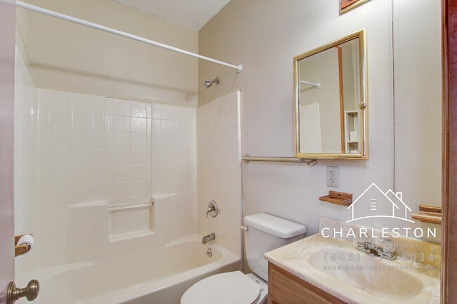 Building Photo - 198 Nassau St