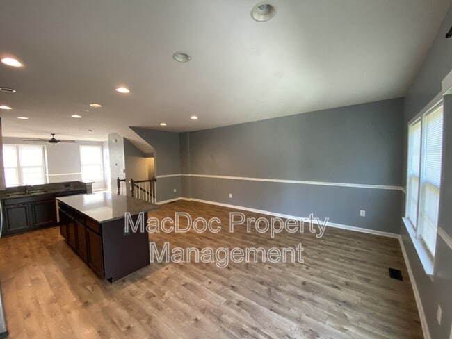 Building Photo - 302 Brenton Rd
