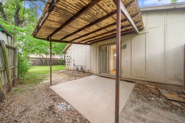 Building Photo - CV-AUS100 Meteor