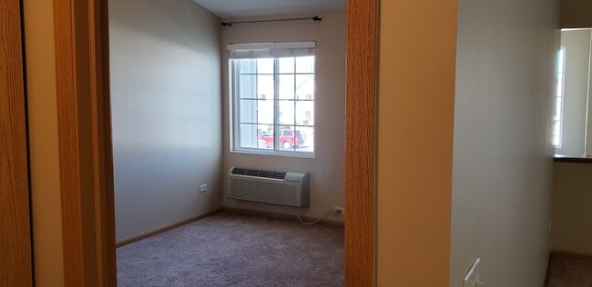 Building Photo - 1819 Silverstone Dr