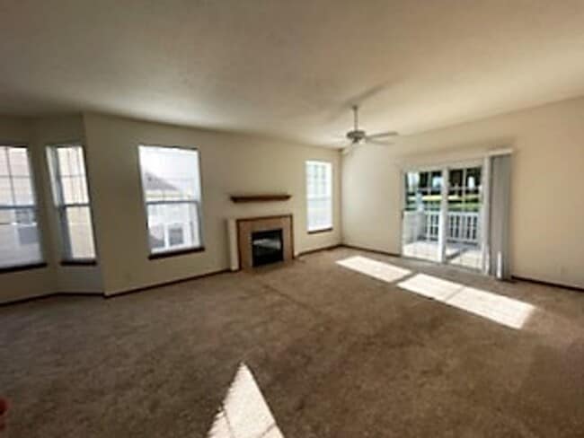 Building Photo - 2 Bedroom 2 bath Condo