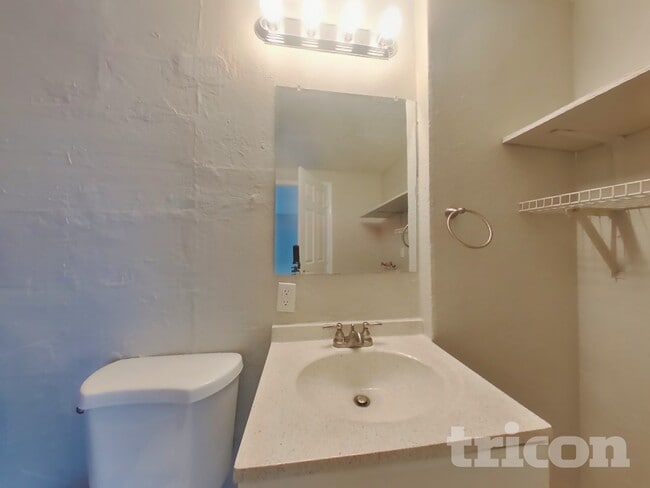 Building Photo - 121 Hodges St