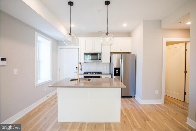 Building Photo - 129 S 49th St