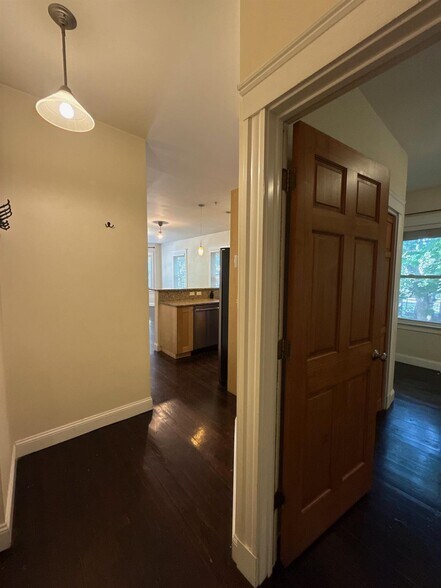 Building Photo - 6 Giles Park