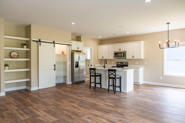 Building Photo - 8456 Oak Shade Cir