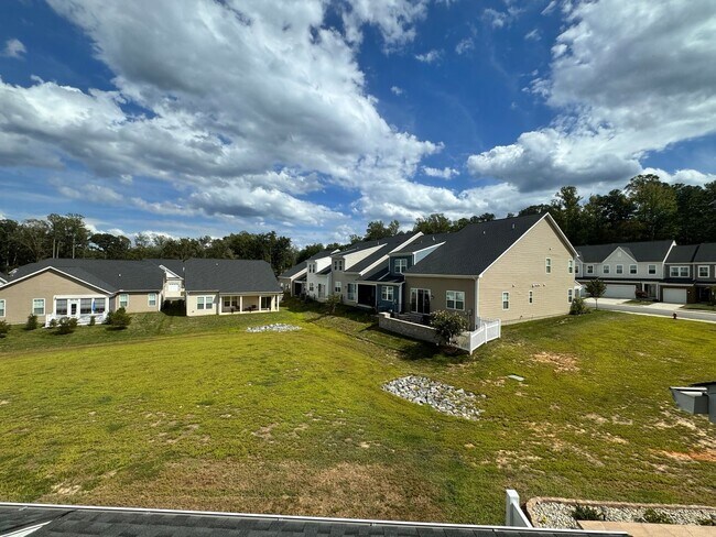 Building Photo - 3672 Isaac Cir