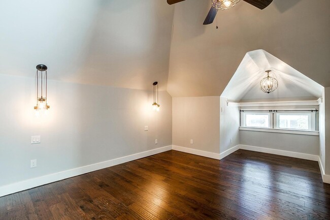 Building Photo - Amazingly Remodeled 1916 Home Located in N...