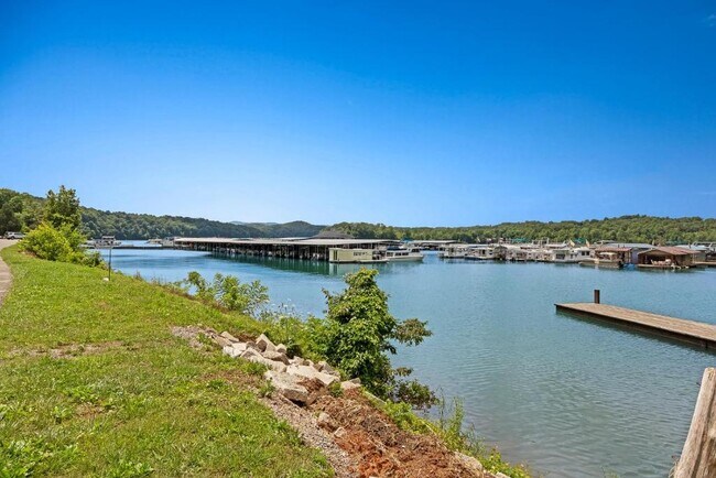 Building Photo - 247 Lakeview Ln