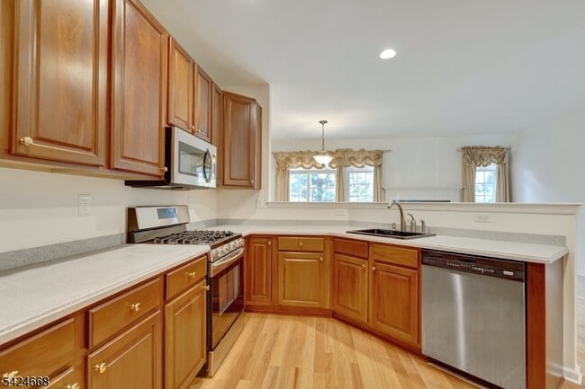 Building Photo - 18 Mountain View Dr