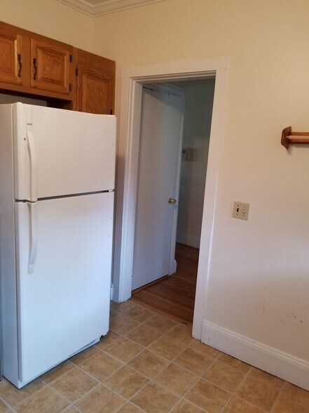 Building Photo - 255 Kelton St