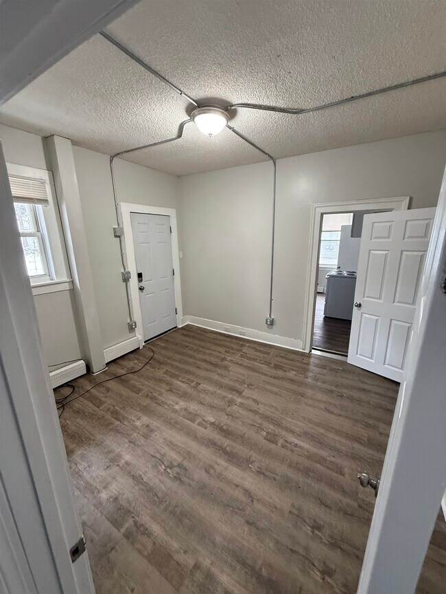 Building Photo - 524 Sunapee St