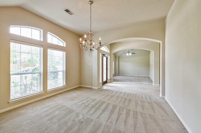 Building Photo - 15914 Cedar Shores Ln