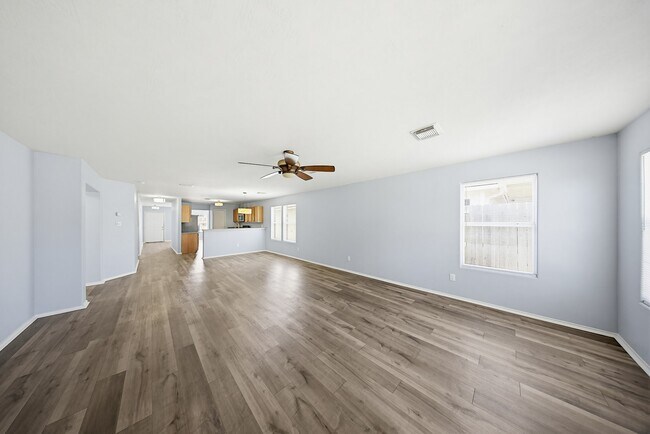 Building Photo - 627 Regal Hollow Ln