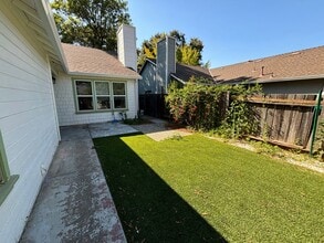 Building Photo - Lovely Cul-de-Sac Home in Davis – Close to Parks & Amenities